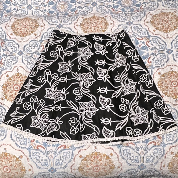 Saks Fifth Avenue Dresses & Skirts - NWT Off 5th SAKS FIFTH AVENUE Outlet black & white embroidered floral skirt